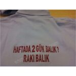 Haftada 2 Gün Rakı Balık Yaka Tişört (t-shirt) Üzerine Nakış İşleme Uygulaması